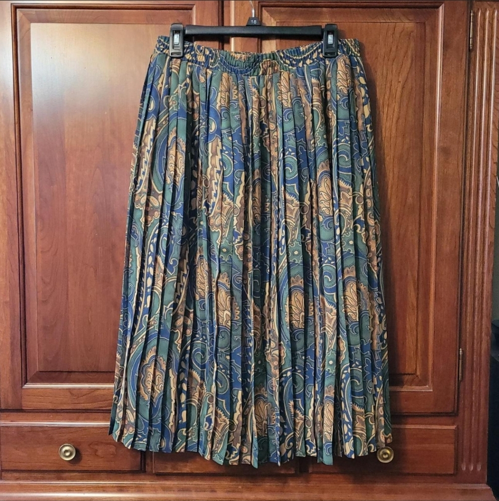 Vintage pleated paisley skirt